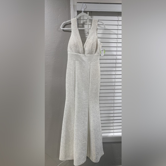 New with tags Windsor Ivory Mermaid Dress - Picture 1 of 4